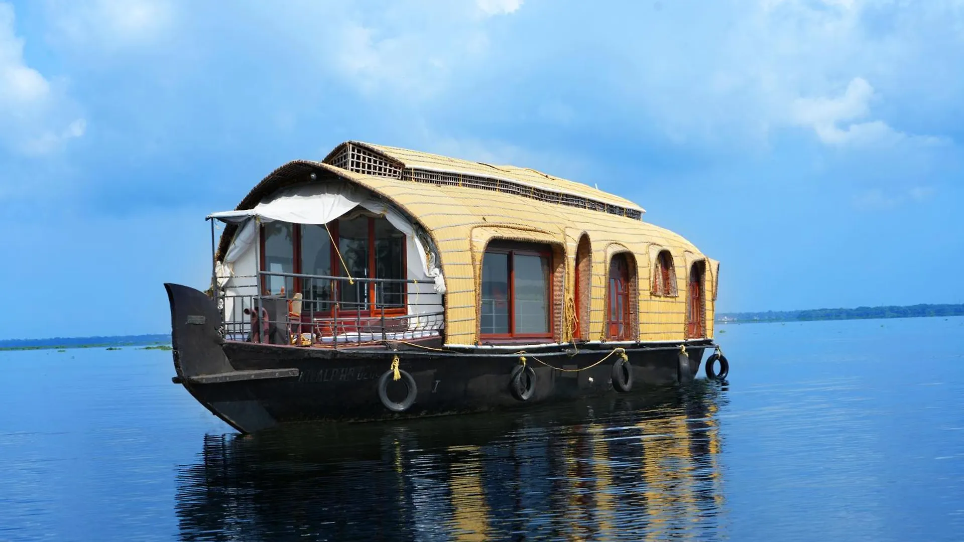Botel Aqua Castle Houseboat - By Aqua Jumbo Houseboats Hotel Alappuzha